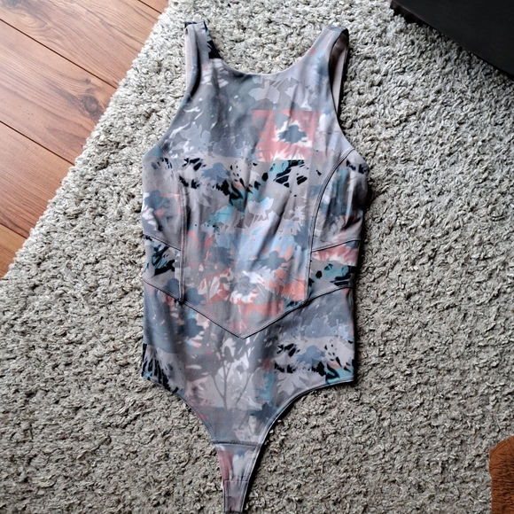 Lululemon Align Sleeveless Bodysuit size 6 - Picture 1 of 6
